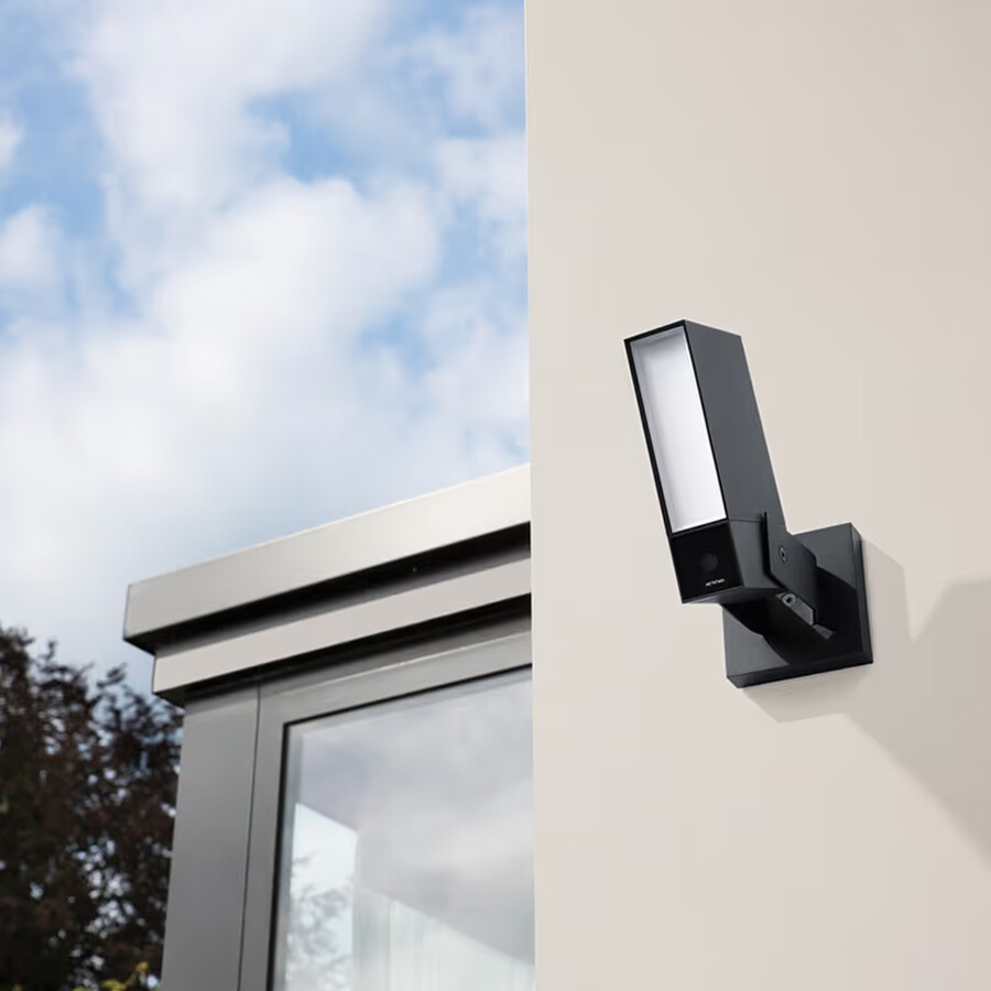 smart outdoor camera - black